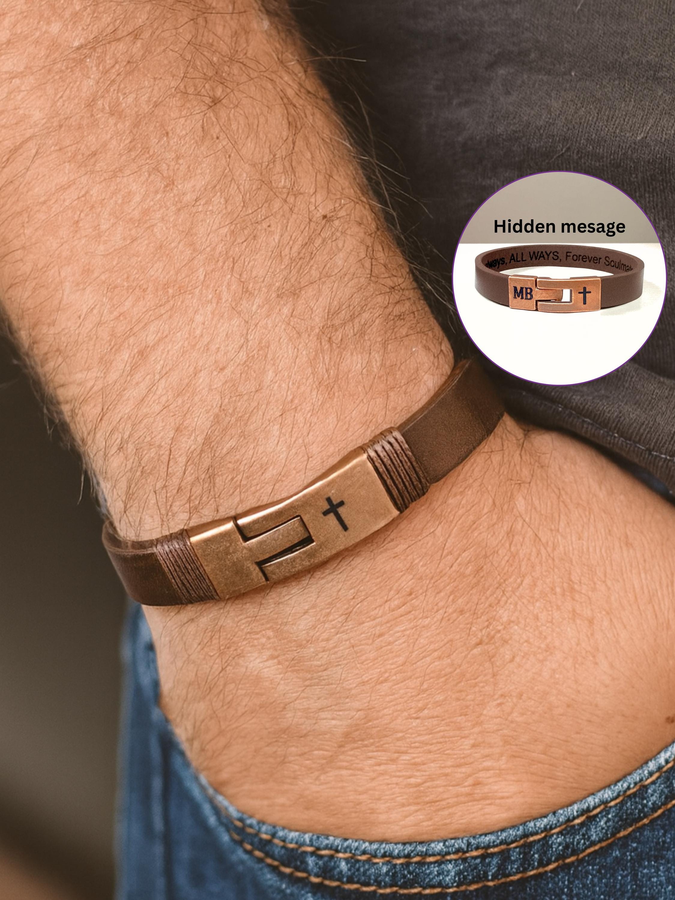 アクセサリー Engrave the Cross Studs Leather Bracelet Engrave the Cross Studs Leather Bracelet