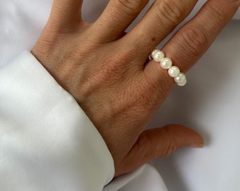 Chunky pearl ring - ring made of large pearls - shell - shiny - elastic ring - gift