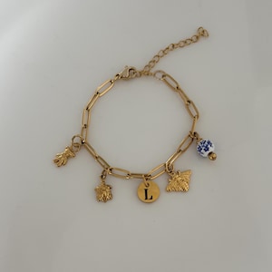 Pulsera de charms para niñas / pulsera infantil con muchos colgantes y grabado a elección - pulsera con inicial / regalo para niños -