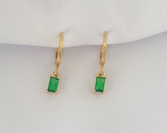 Small hoop earrings with green stone pendant - glitter stone earrings in gold - zirconia charm - gift for her - boho