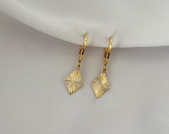 Small hoop earrings with check pendant in gold - geometric charm earrings - rhombus earrings - gift for her - boho