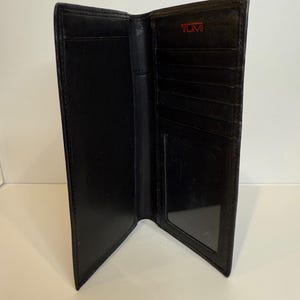 Cartera para tarjetas de crédito/efectivo de cuero negro Tumi para mujer