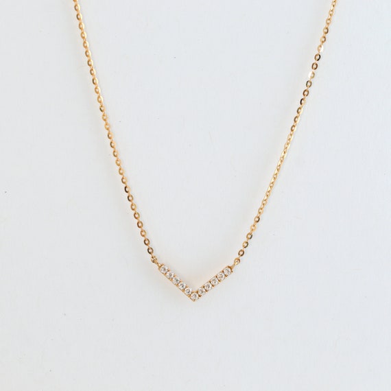 14K White Gold 8 ct Diamond Chevron Necklace | Shin Brothers*