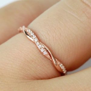 Petite demi-bague d'éternité torsadée CZ à l'infini Bague de fiançailles vigne torsadée Bague corde Bague empilable Bague de promesse Bague d'anniversaire