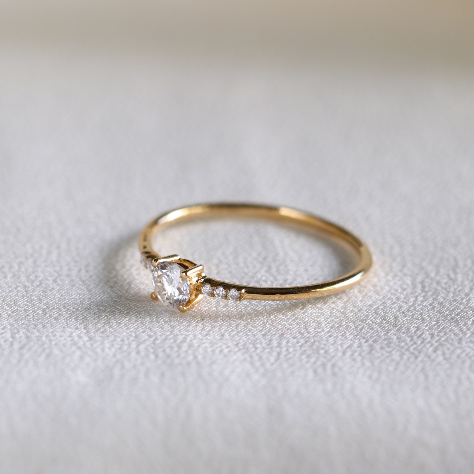 Round Cut Moissanite Diamond Engagement Ring in 10K Gold - Etsy