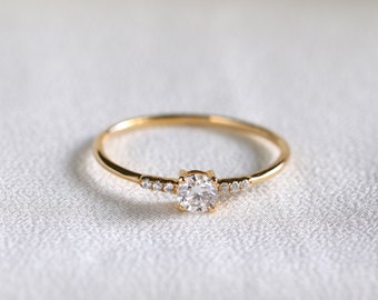 Bague de fiançailles diamant moissanite taille ronde en or 10 carats, bague de promesse, bague en or délicate, bague d'anniversaire, cadeau d'anniversaire pour elle