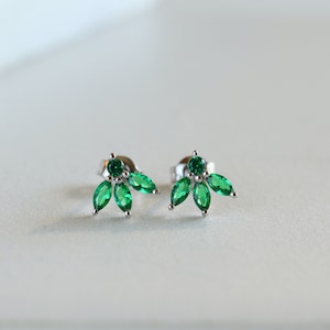 Boucles d'oreilles trio de marquises en or blanc massif, émeraudes, bijoux minimalistes en mai