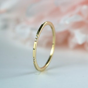 Dainty Solid Gold Moissanite Diamond Stacker, 1mm Thin 10K Solid Gold Stackable Ring, Minimalist Ring, Statement Ring