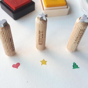 3 Timbres : arbre de Noël, étoile et cœur. Pour les cartes de Noël, les emballages cadeaux, les décorations