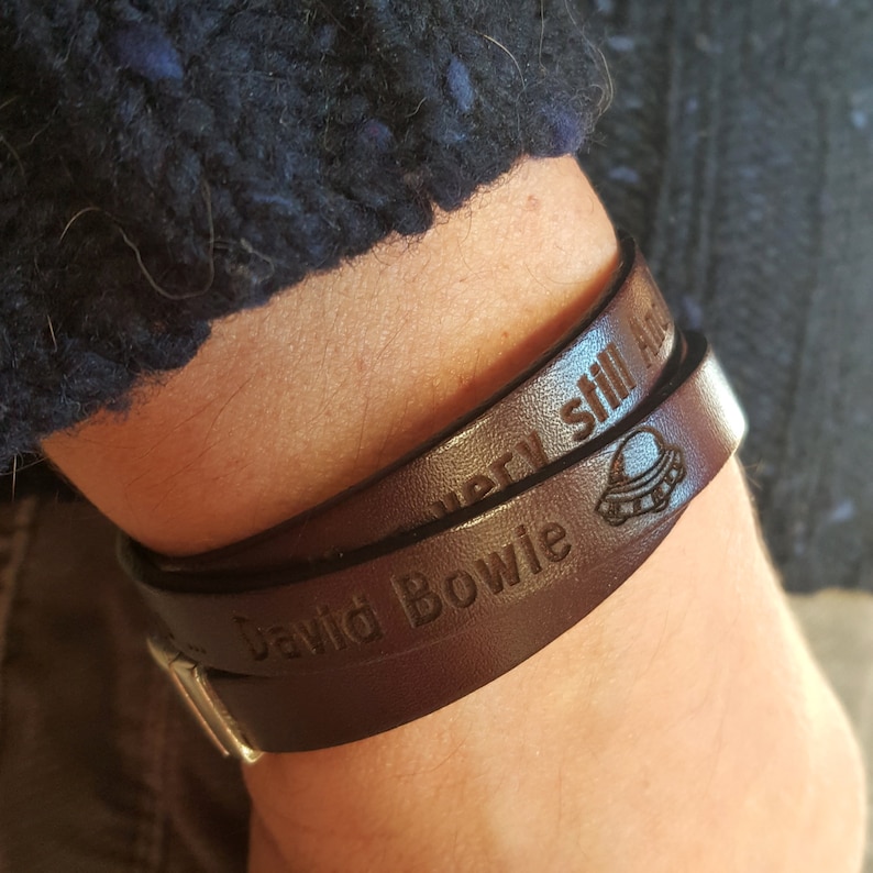 Zysta Bracciale Uomo In Pelle Con Anelli Di Nome Personalizzate, Braccialetto Rigido A Corda Multistrato Personalizzato Incisione Iniziali, ID Bracciale Identificativo Cuoio Inciso (2 Beads Argento