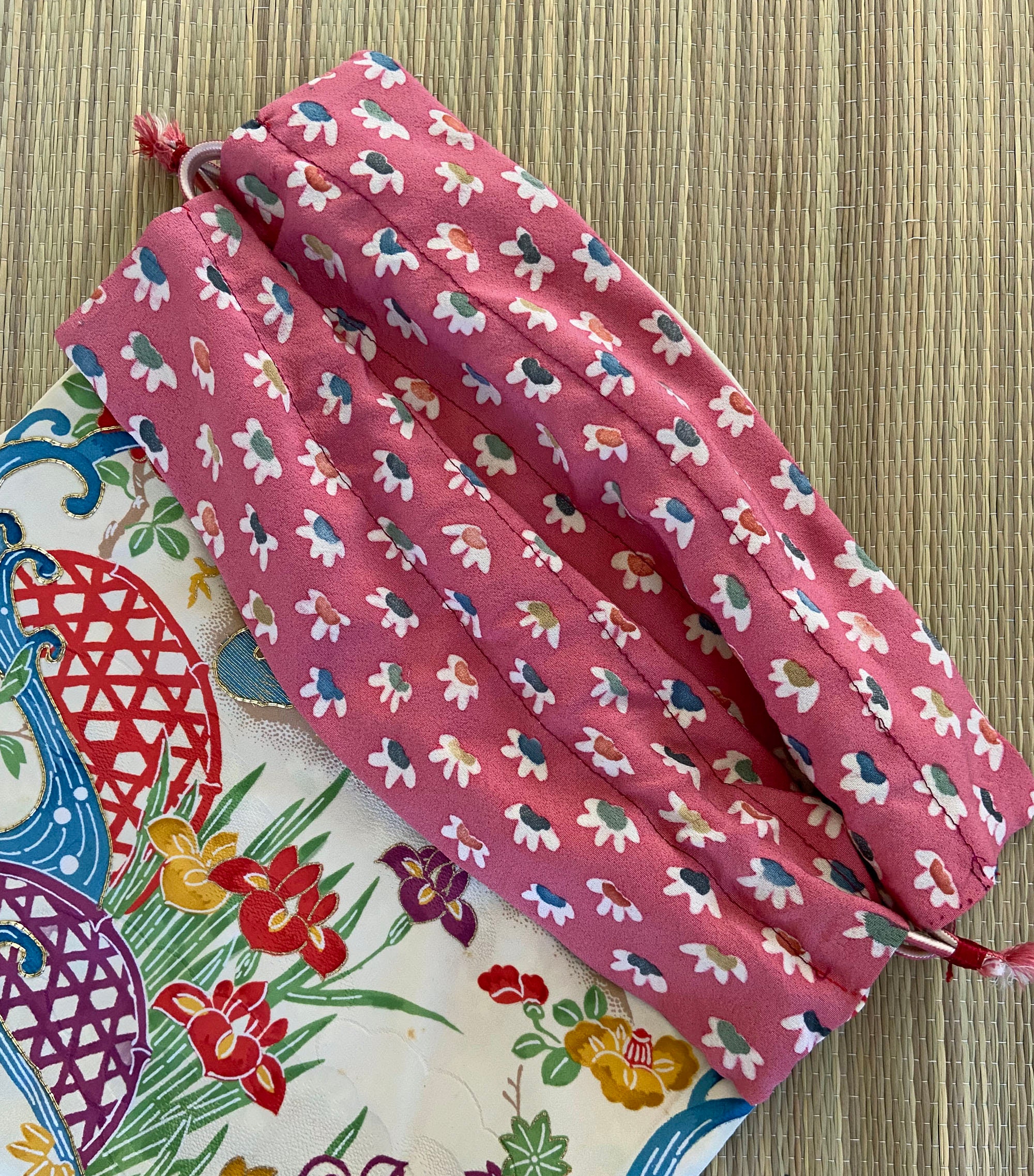 Vintage White Kimono Fabric Kinchaku (drawstring Bag) With Vintage White Kimono Fabric Kinchaku (drawstring Bag) With