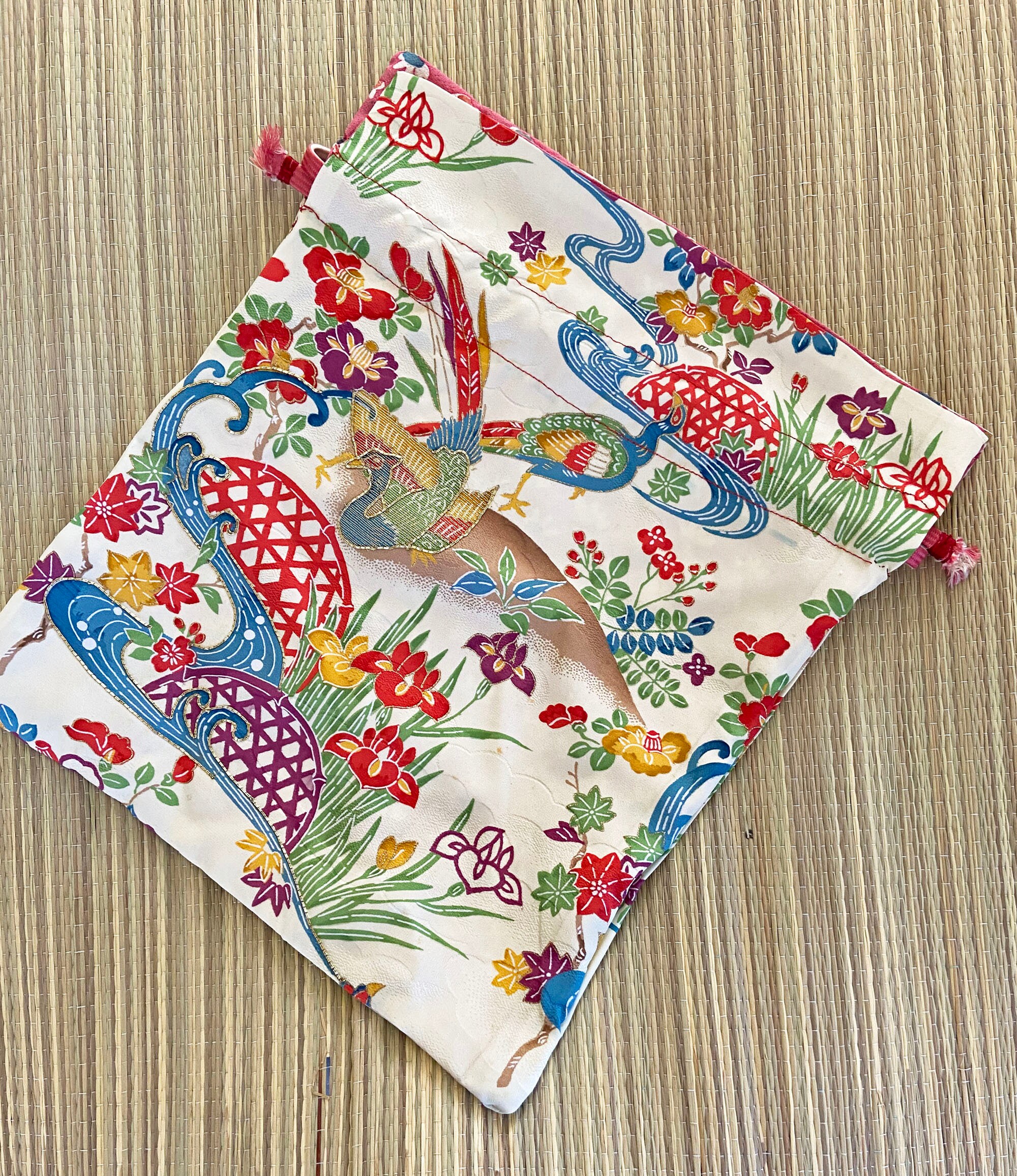 Vintage White Kimono Fabric Kinchaku (drawstring Bag) With Vintage White Kimono Fabric Kinchaku (drawstring Bag) With