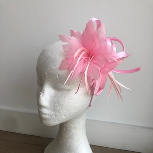 Light pink, blush pink, baby pink, Fascinator, Fascinators, hat, Fascinator hat, light pink hatinator, wedding Fascinator, light pink derby,