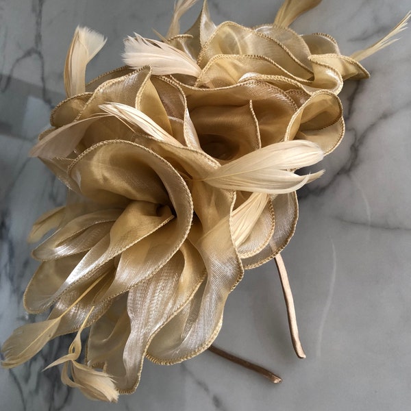 Or, bronze, Fascinator, fascinators, Chapeau fascinateur, chapeau, mariage, hatinator, ascot, derby, chapeau de mariage, chapeau derby, courses, accessoire capillaire