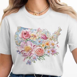 Camiseta con mapa floral de EE. UU., flores de acuarela, flores de Estados Unidos, camiseta con arte de IA, camiseta botánica americana, regalo de viaje, diseño floral