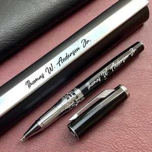 Elegante zwarte hervulbare pen in geschenkverpakking op maat gegraveerde luxe pen Perfect cadeau voor leidinggevenden Gepersonaliseerd cadeau-idee voor mannen Promotiepennen