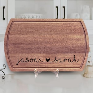 Personalisiertes Charcuterie Board Benutzerdefiniertes Käsebrett mit Paarnamen, Geschenk für die Mutter der Braut, Hochzeitsgeschenk, Einweihungsgeschenkidee