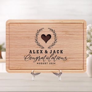 Personalisiertes Bambus Charcuterie Board Benutzerdefiniertes Hochzeitsgeschenk für Paare, rustikales Käsebrett, Geschenk zum 5