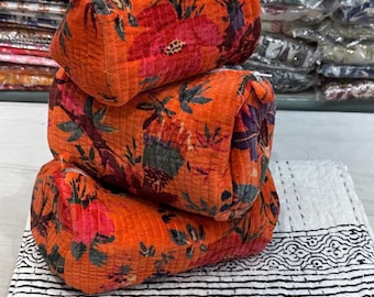 Juego de bolsa para cosméticos de terciopelo acolchado: organizador de artículos de tocador con estampado floral.