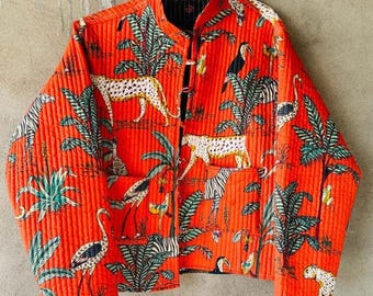 Chaqueta de algodón acolchada hecha a mano: abrigo bohemio con estampado animal reversible.