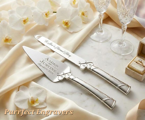Personalisierte Kuchen Servierset Hochzeit Verlobung Benutzerdefinierte Name Datum Andenken Versilbert Lenox True Love Messer & Tortenheber Set