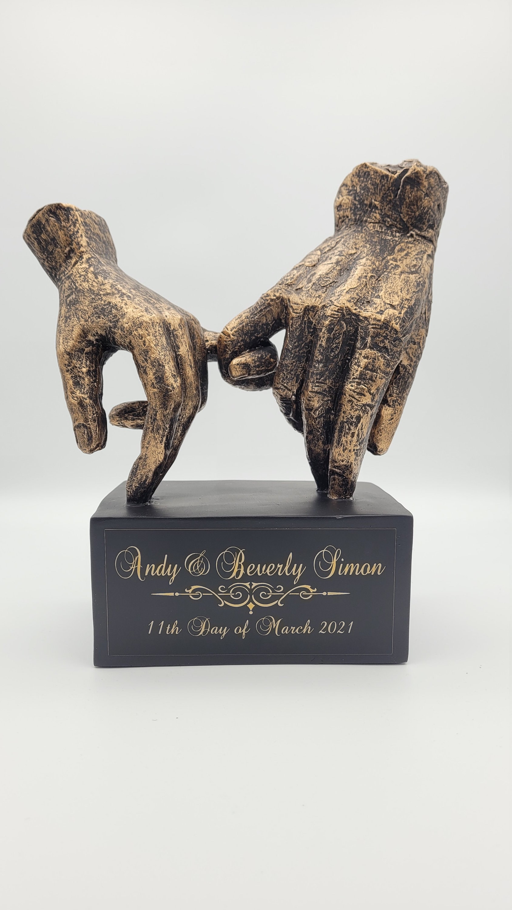 QHCS Rose Hand in Hand Couple Statue Sculpture,The Lovers Abstract Crafts  Sandstone Handmade Figurine Home Bedroom Living Room Study Room Studio