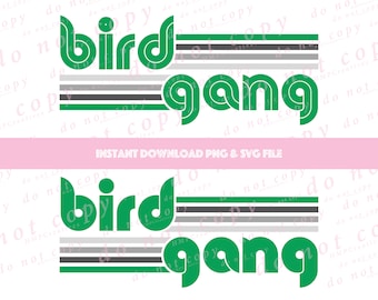 以下が含まれることがあります： レトロな 70 年代スタイルのフォントで「bird gang」というテキストが書かれたデジタルデザイン。テキストは緑色で、グレーと緑のストライプが重ねられています。
