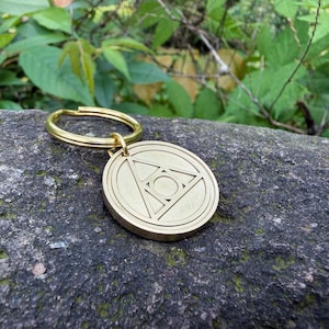 AA-Schlüsselanhänger, massives Messing, 2,5 cm, personalisiertes Genesungssymbol