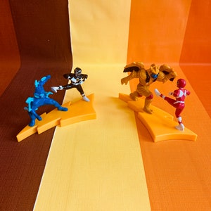Vintage Mighty Morphin Power Ranger Red Ranger Fighting Goldar Cake Topper Action Figure Saban Entertainment 1995