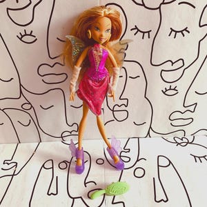 Vintage Winx Club Flora Doll Fairy Magic Fashion 2004