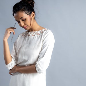 Weiß Bestickte Indische Kurti, Leinen Maxi Top, Shift Tunika, Plus Größe, Sonderanfertigungen, Made to Order