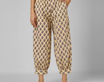 Pantalones de algodón con estampado de bloques beige: estilo bohemio, talla grande
