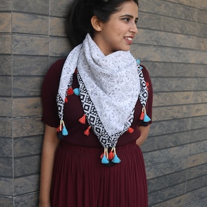 Block bedruckter Baumwollschal, Boho-Schal, Print-Wrap, quadratischer Schal, Quastenschal, indischer Druckschal, indischer Druckwrap