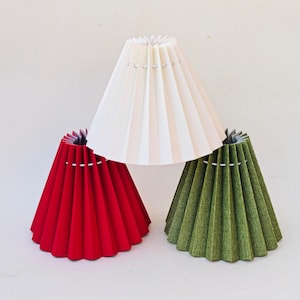 Minipantalla plisada hecha a mano / Diseño con clip para candelabros y apliques de pared / Elegante acento de iluminación para bombillas estilo vela
