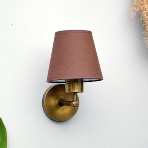 Applique da parete vintage in metallo dorato: elegante paralume in tessuto con clip