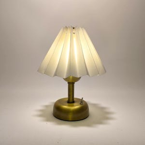 Pleated Shade Inspired Retro Table Lamp | Vintage LED Desk Light | Cordless Mini Lamp | Cozy Restaurant Lamp | Polished Gold Base