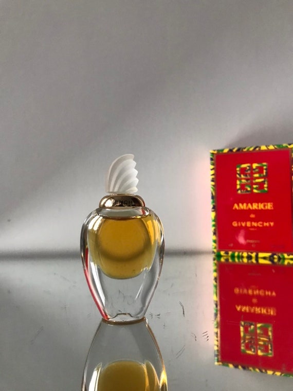 fille pub parfum