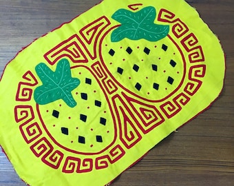Vintage Kuna Mola, Strawberry Embroidery, Panama Folk Art, 11x14