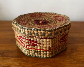Vintage Sweetgrass Lidded Basket, Primitive Folk Art Container