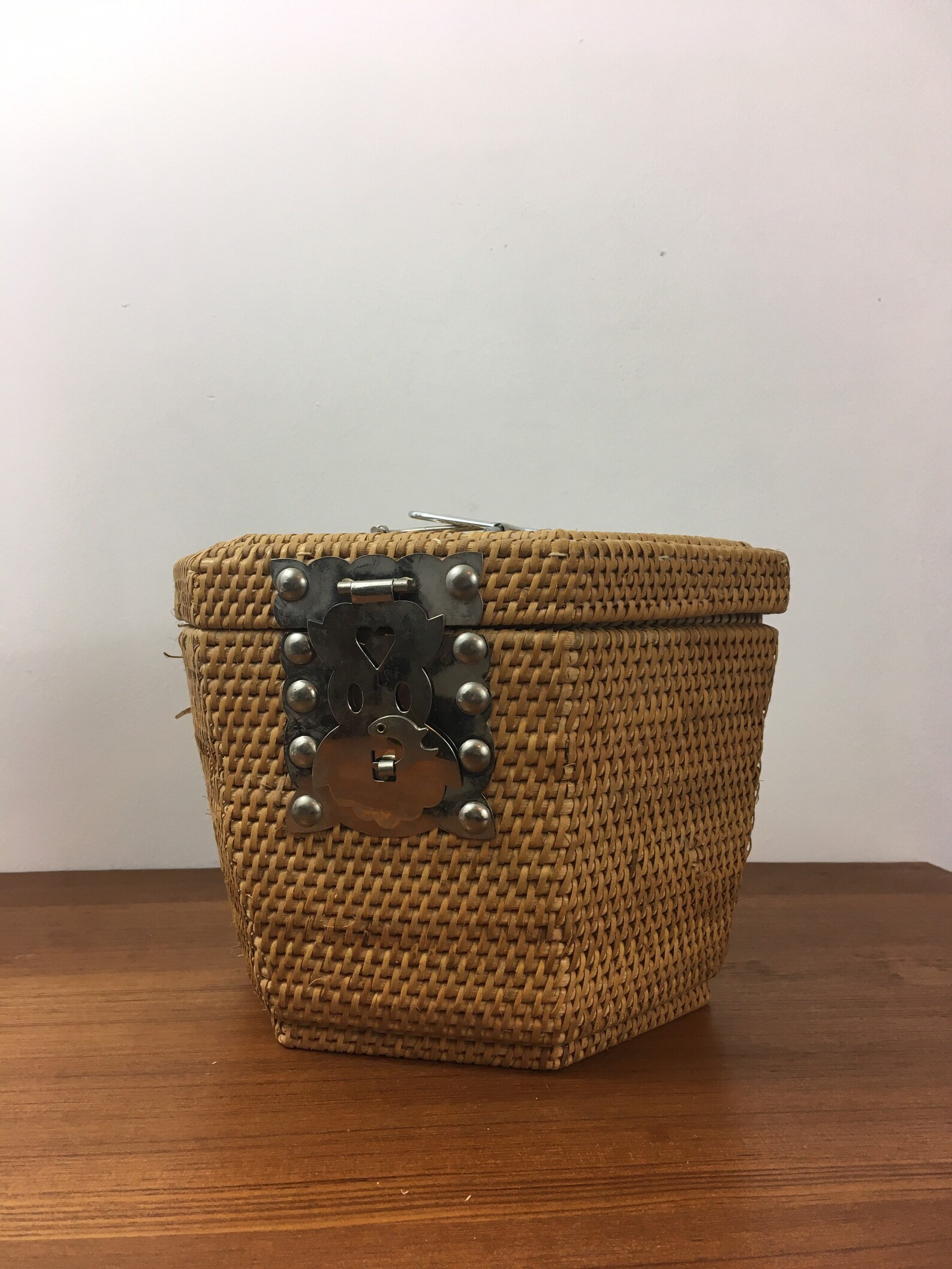 Vintage Chinese Teapot in Woven Basket / teapot warmer train Etsy