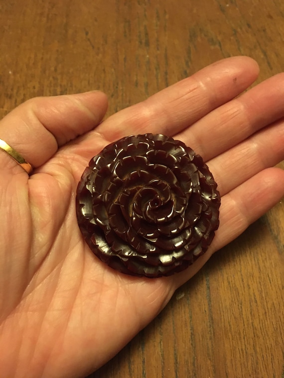 Large Vintage Carved Bakelite Brooch / Carnelian B