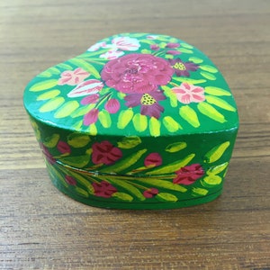 Kashmir Paper Mache Container Heart Shaped Box lidded box, trinket box, painted container, papier mache container, hand painted box
