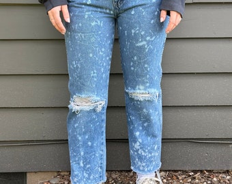 Vintage 90's Women's Distressed Wrangler Jeans - fits size 27/28 in denim