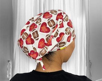 Love Kansas City Scrub Caps pour femmes, casquettes de football K Chiefs, cadeau nouveau médecin, casquette chirurgicale doublée de satin, cheveux longs, casquettes de gommage pour hommes