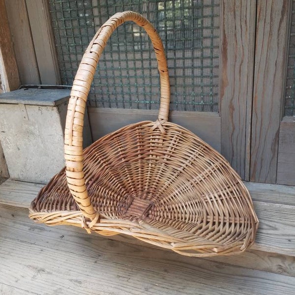 Flower Gathering Basket/Vintage Baskets/Large/Cottage Style/Decorations/Farmhouse Decor/Rustic/Traditional/Oval/Wicker/Garden/Primitive/Wood