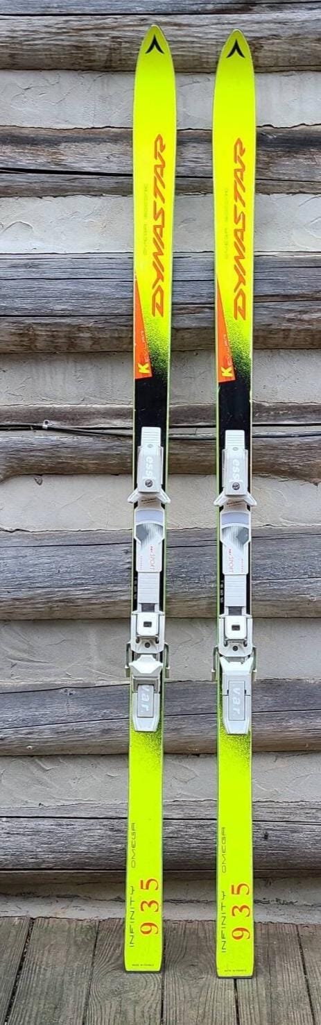 Skis/dynastar/used/vintage/yellow/green/retro/neon/80s/1980s/snow
