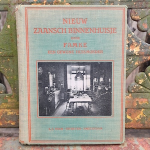 Antique Book in Dutch/Old Books/Amsterdam/1920s/Vintage/Nieuw Zaansch Binnenhuisje/Famke/Illustrated/Hardcover/Green/Foreign Language/Photos