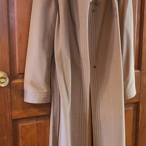 Vintage Womens Overcoat/Wool Blend? Trench Coat/Approx. US Womens MEDIUM/SMALL/Brown/C. 1960s/Outerwear/Retro/Long Coats/Classy/Traditional