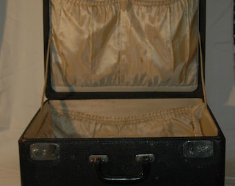 Valigetta Belber vintage, articoli da viaggio Belber, bagagli. 1920. Piccola valigia da notte rivestita in pelle, ottime condizioni.