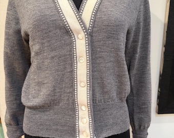 Cárdigan vintage CATALINA de los años 50 y 60, 100% lana virgen, con botones de nácar.